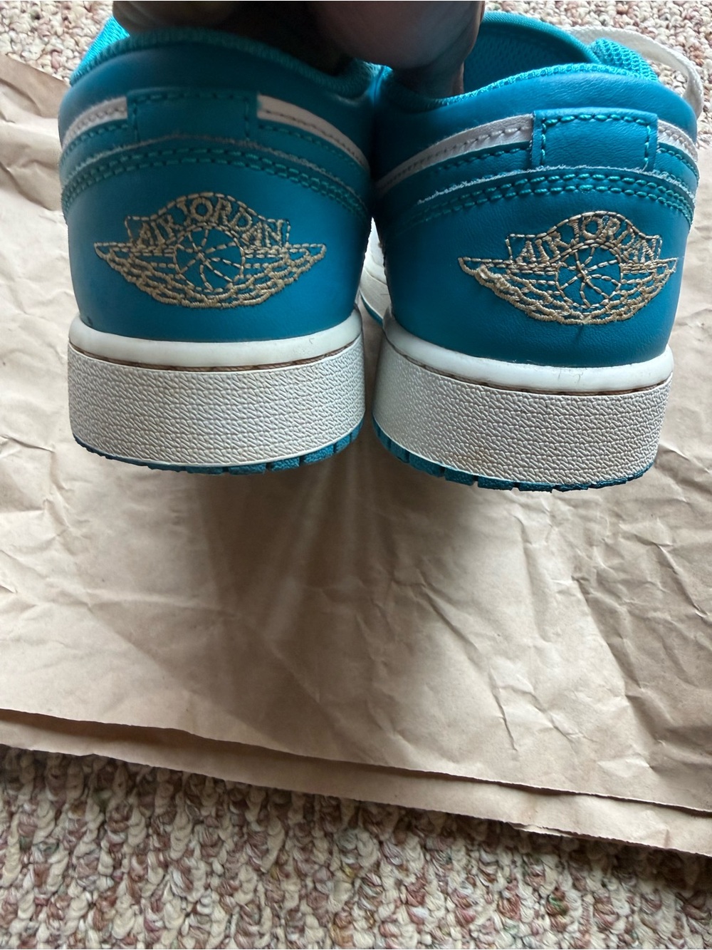 Nike Kids White and Turquoise Low-Top Sneakers - Picture 2 of 4